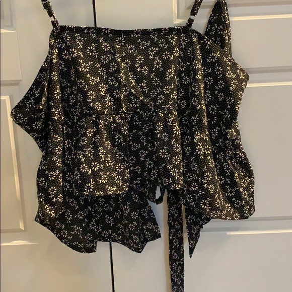 Zaful front tie top - Picture 2 of 4